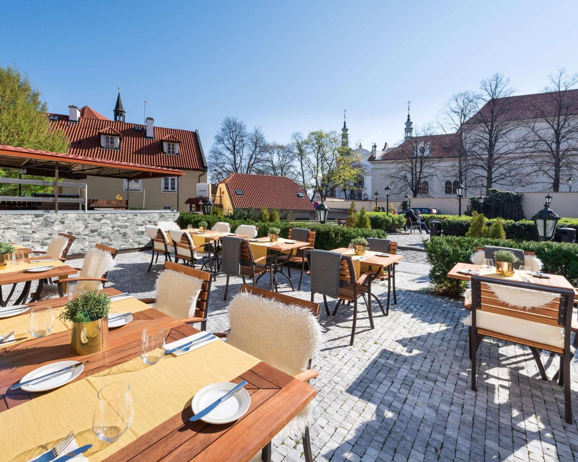 Lindner Hotel Prague Castle, Part Of Jdv By Hyatt Esterno foto